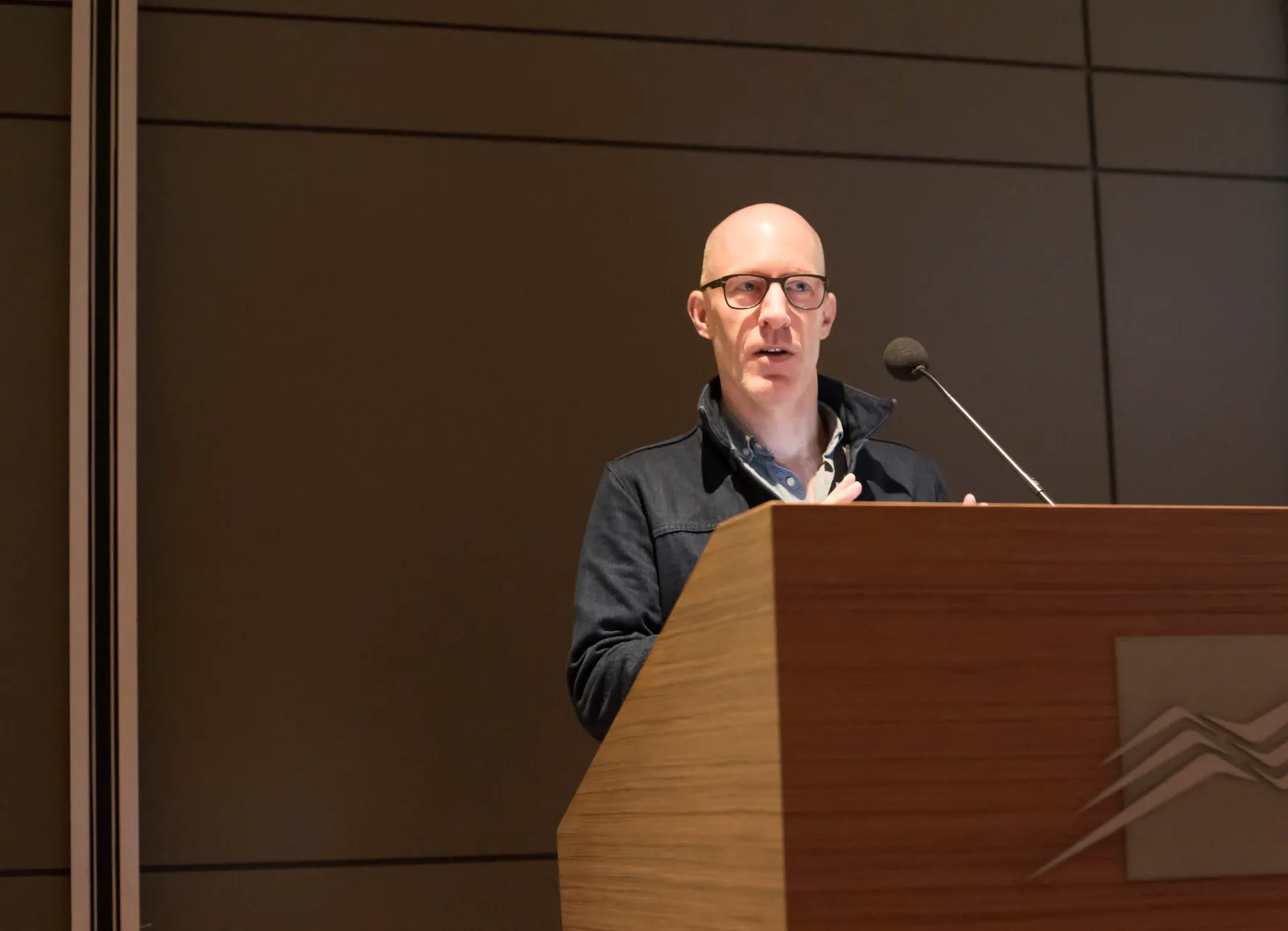 Tel Aviv conference, podium